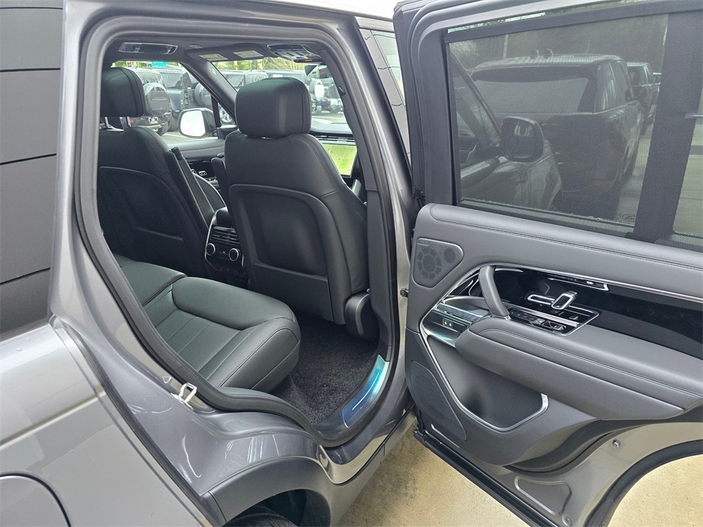 2025 Land Rover Range Rover SE photo 26