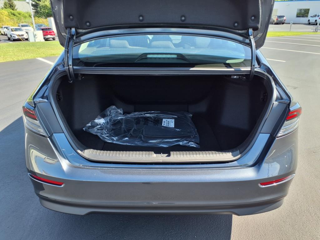 2025 Honda Accord LX photo 5