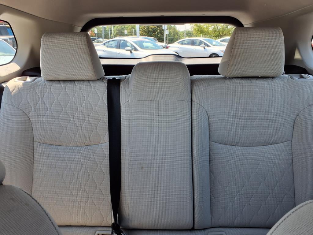 2023 Toyota Corolla Cross L photo 12