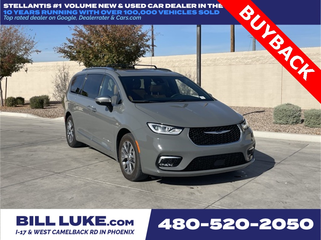 2023 Chrysler Pacifica Hybrid Pinnacle's photo