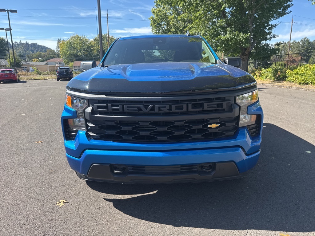 2023 Chevrolet Silverado 1500 Custom photo 2