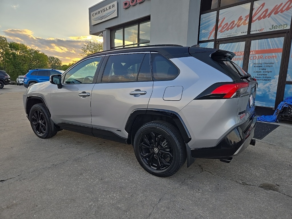 2022 Toyota RAV4 Hybrid XSE photo 6