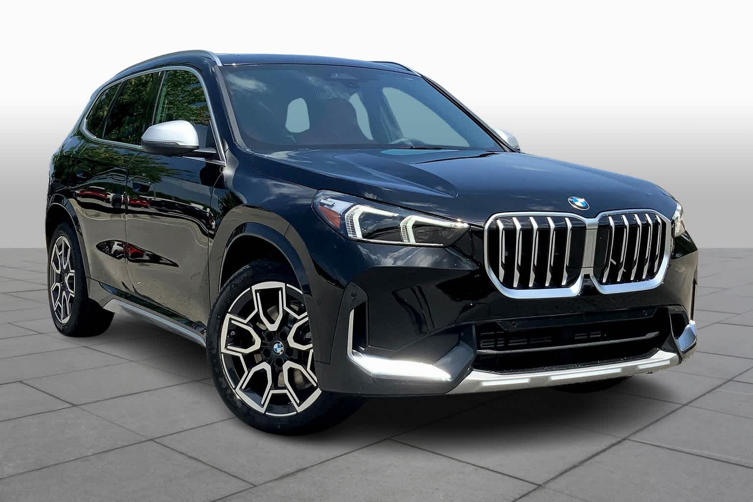 BMW X1　xDrive28i バーミリオンレッド 2023 BMW X1 First Drive Review: The sporty one - Autoblog