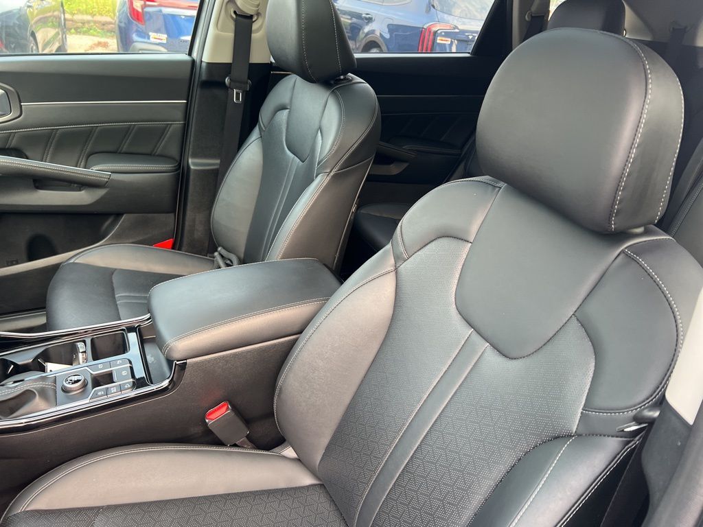 2023 Kia Sorento SX photo 2