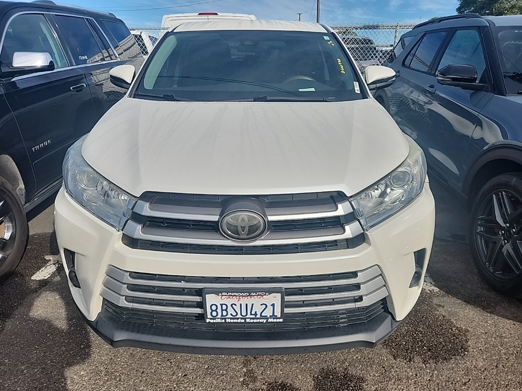 2018 Toyota Highlander LE photo 2