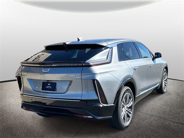 2025 Cadillac Lyriq Luxury photo 2