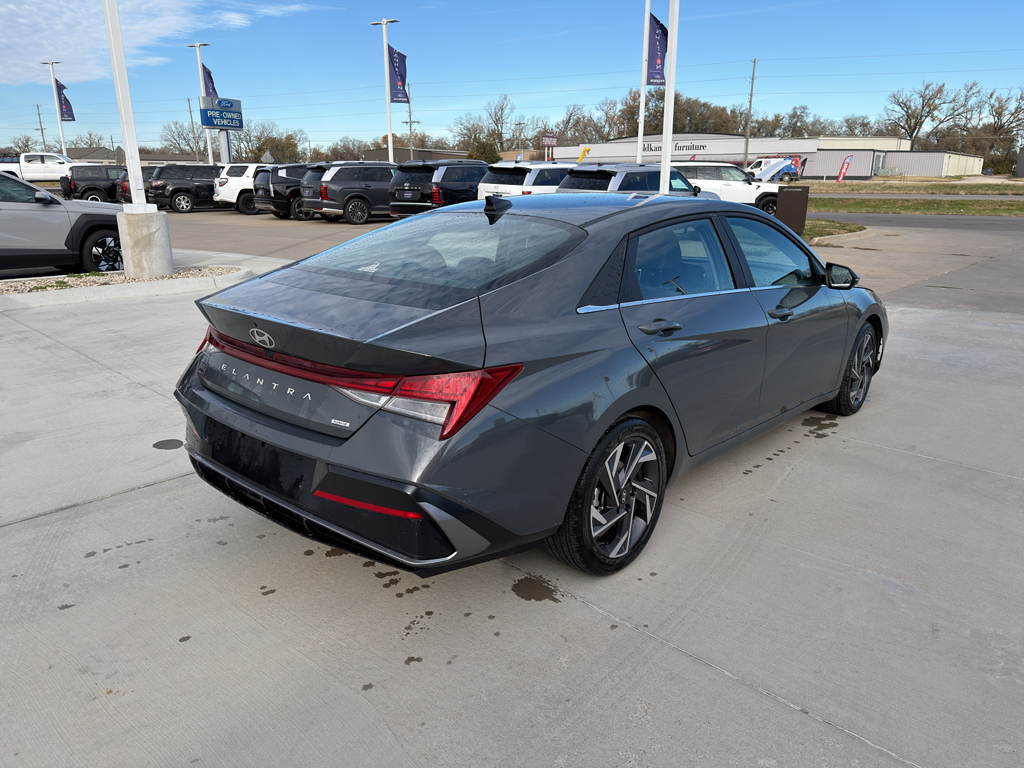 2024 Hyundai Elantra Hybrid Limited photo 3
