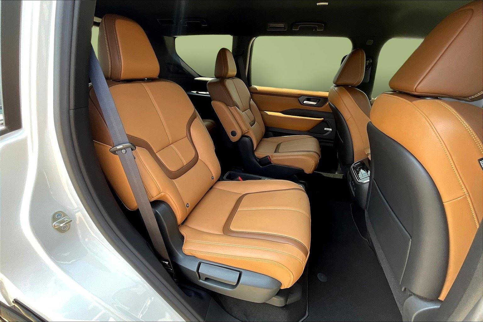 2025 Nissan Armada SL photo 9