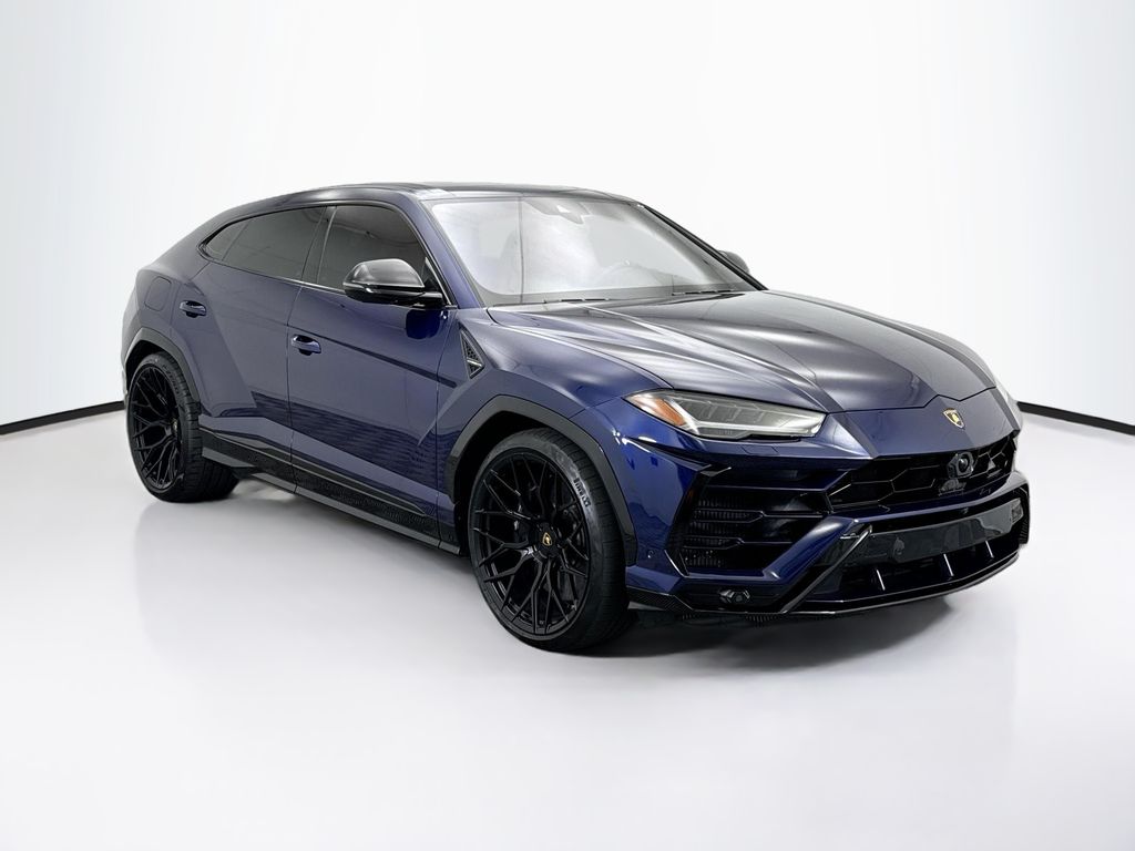 2020 Lamborghini Urus Base photo 3