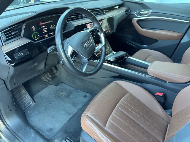 2019 Audi e-tron Premium Plus photo 9