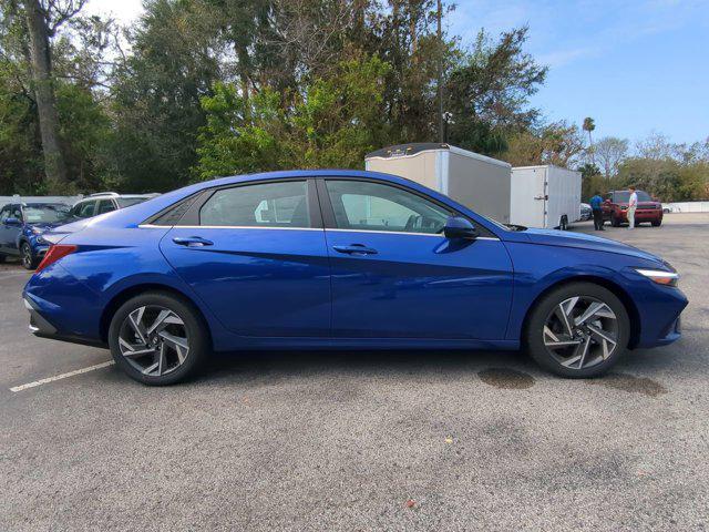 2025 Hyundai Elantra SEL Convenience photo 3