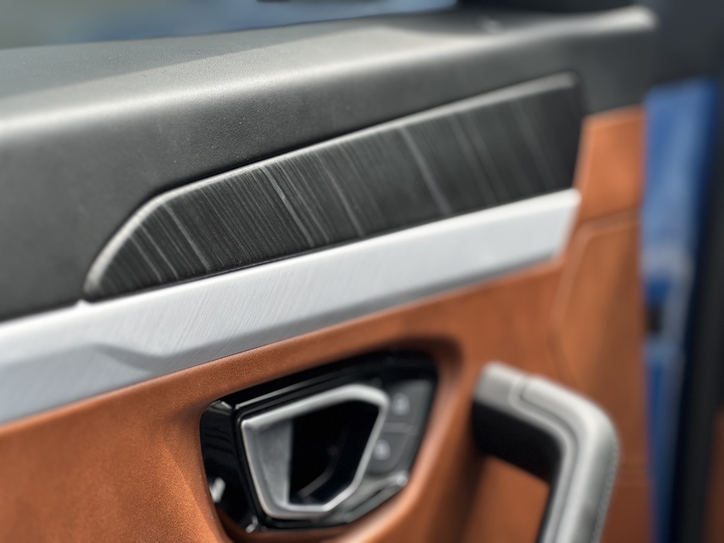 2019 Lamborghini Urus Base photo 27