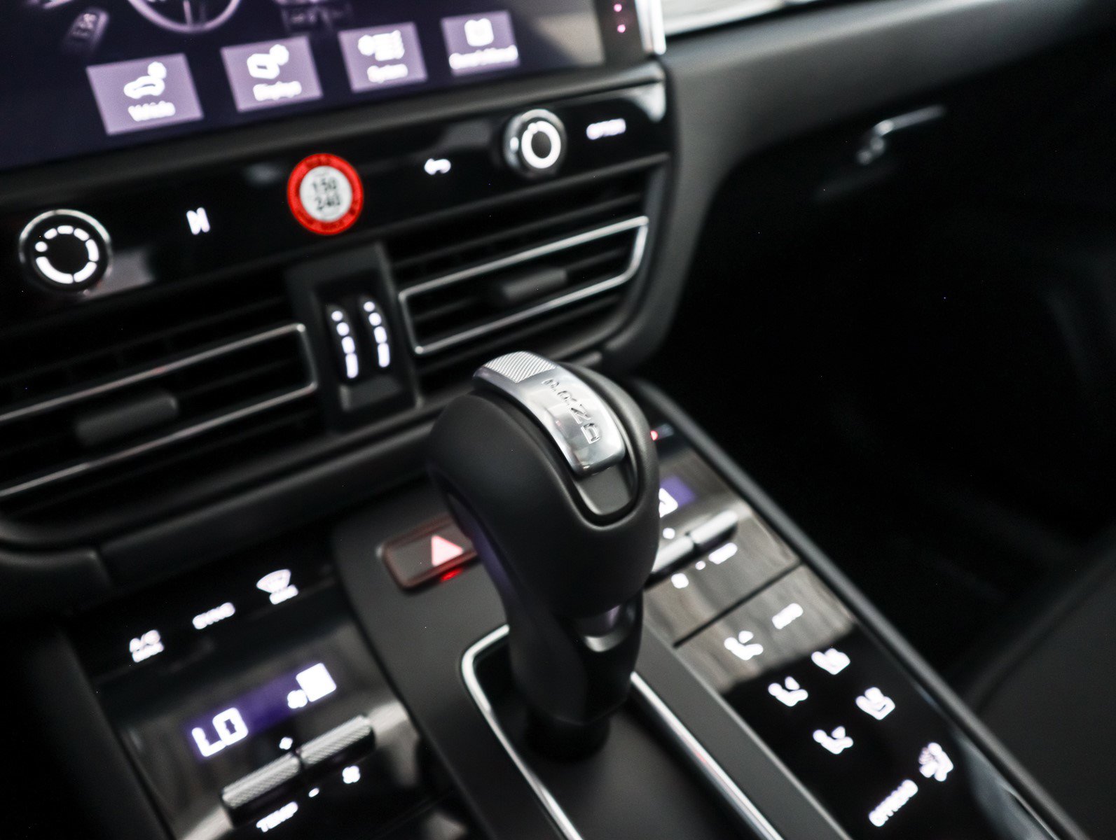 2025 Porsche Macan T photo 19
