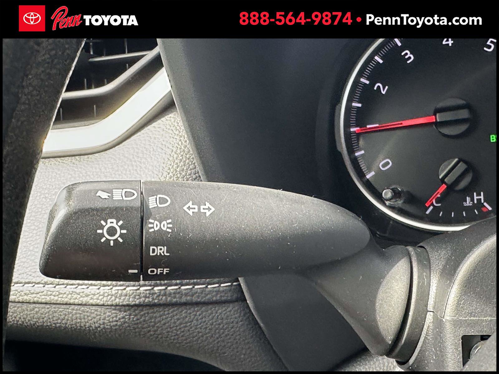 2022 Toyota RAV4 LE photo 24