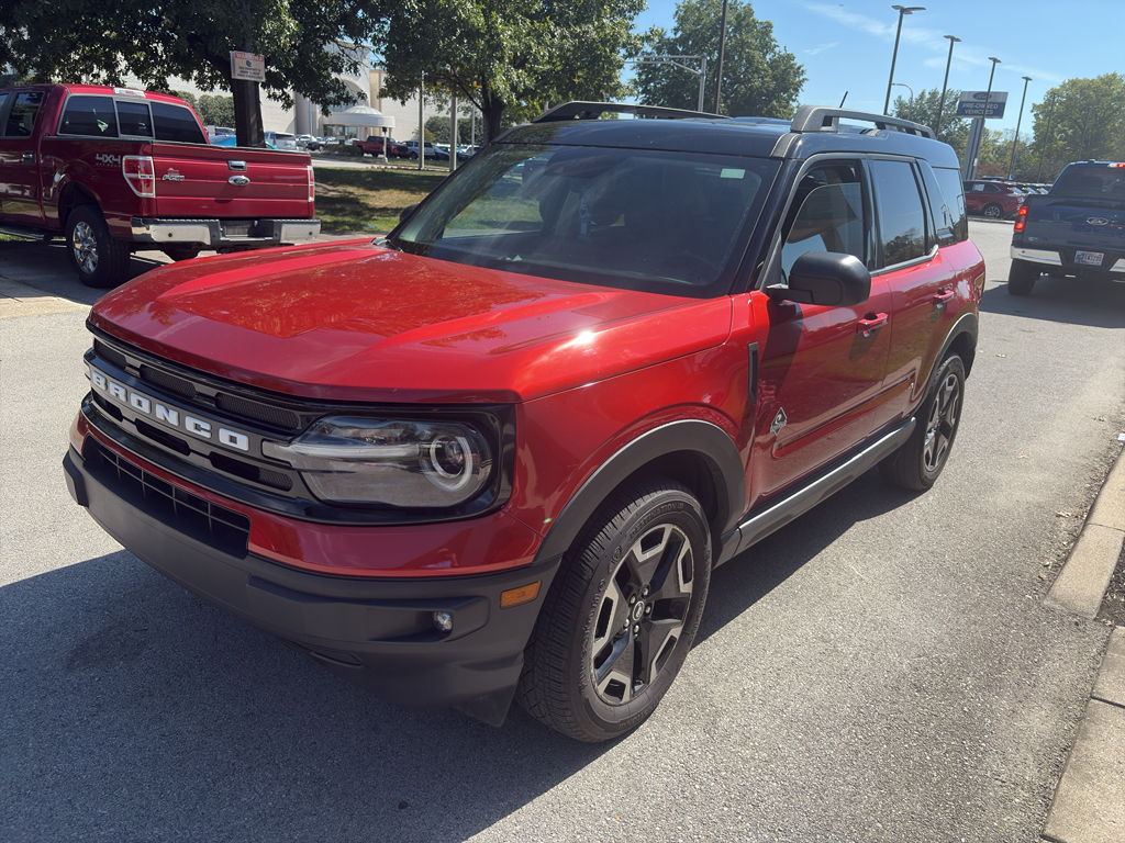2022 Ford Bronco Sport Outer Banks photo 2