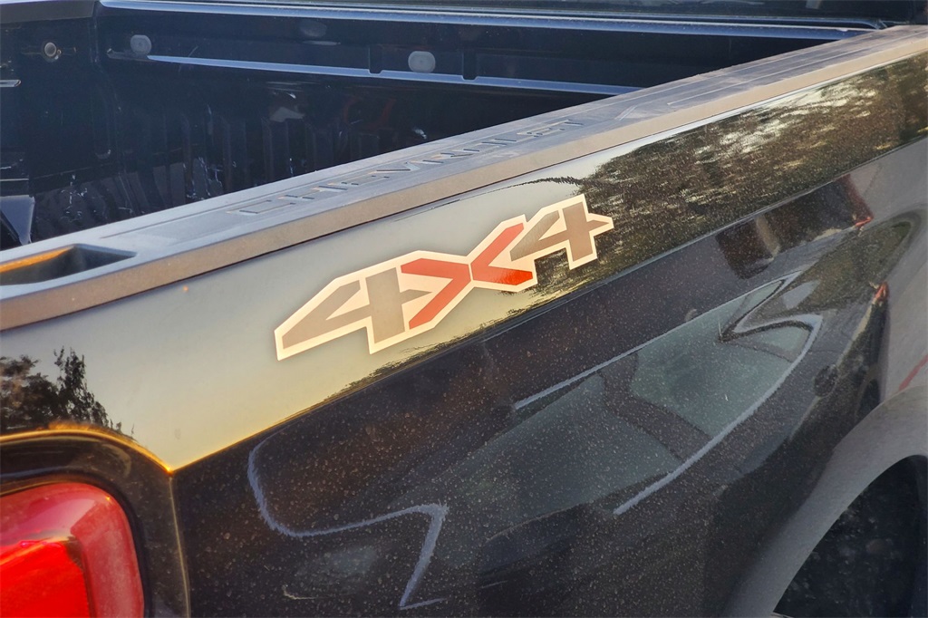 2023 Chevrolet Silverado 1500 Custom photo 2
