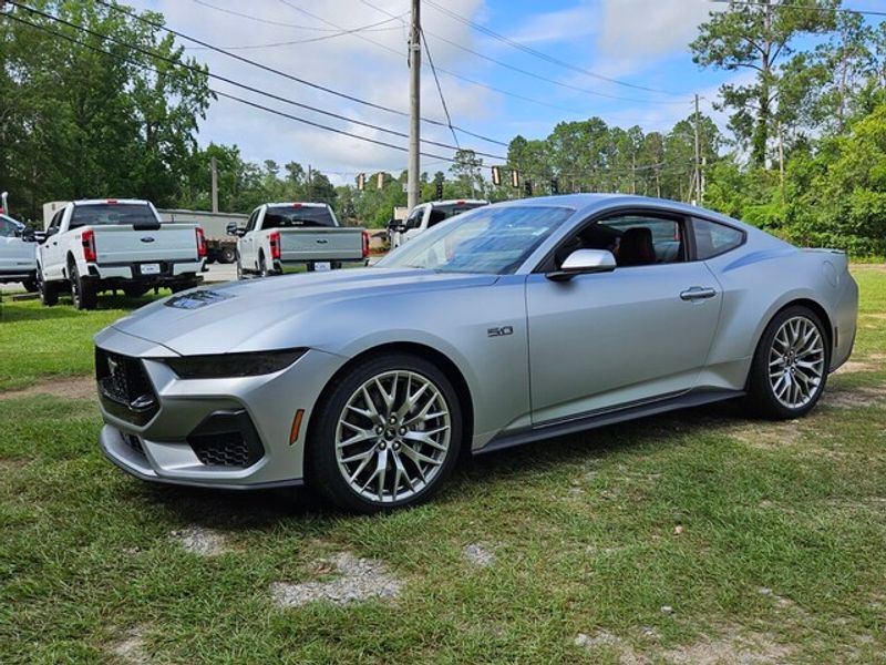 2025 Ford Mustang GT Premium photo 3