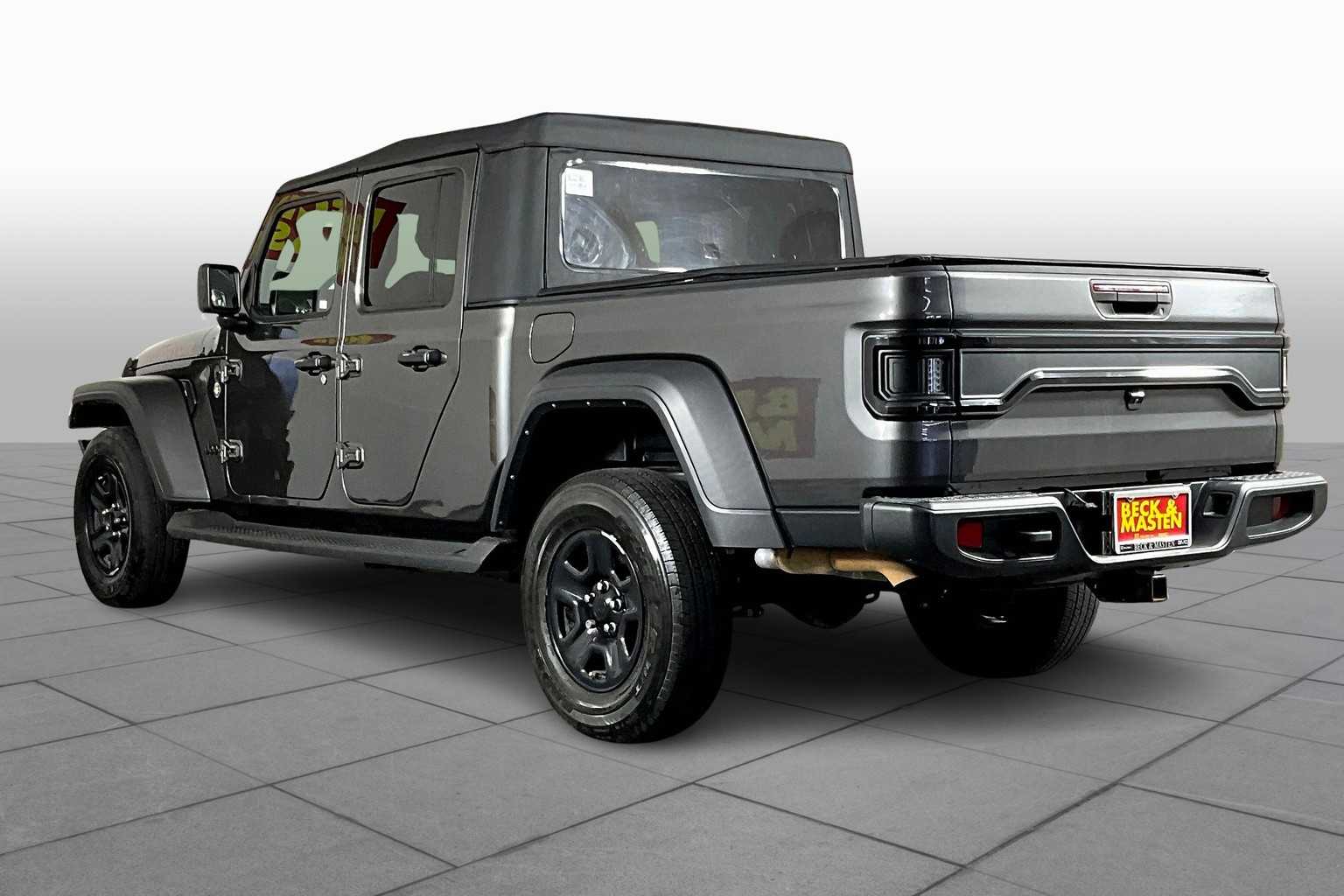 2022 Jeep Gladiator Sport photo 10