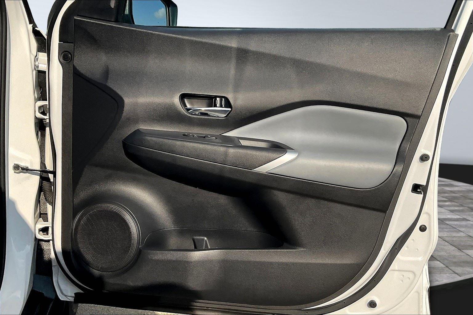 2023 Nissan Kicks SR photo 24