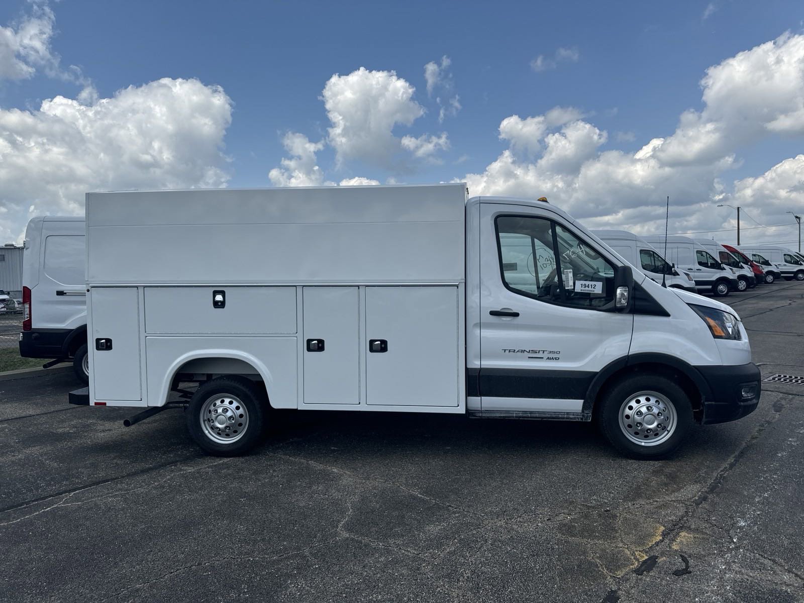 2024 Ford Transit Cutaway photo 2