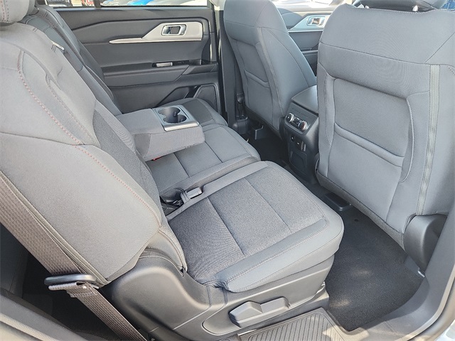 2025 Ford Explorer photo 17