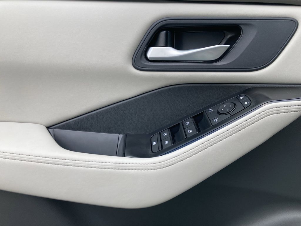 2025 Nissan Rogue SV photo 26