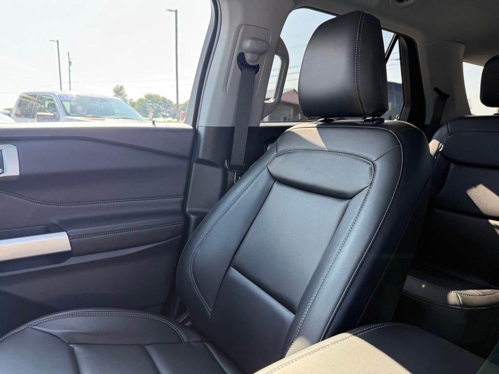 2023 Ford Explorer XLT photo 22