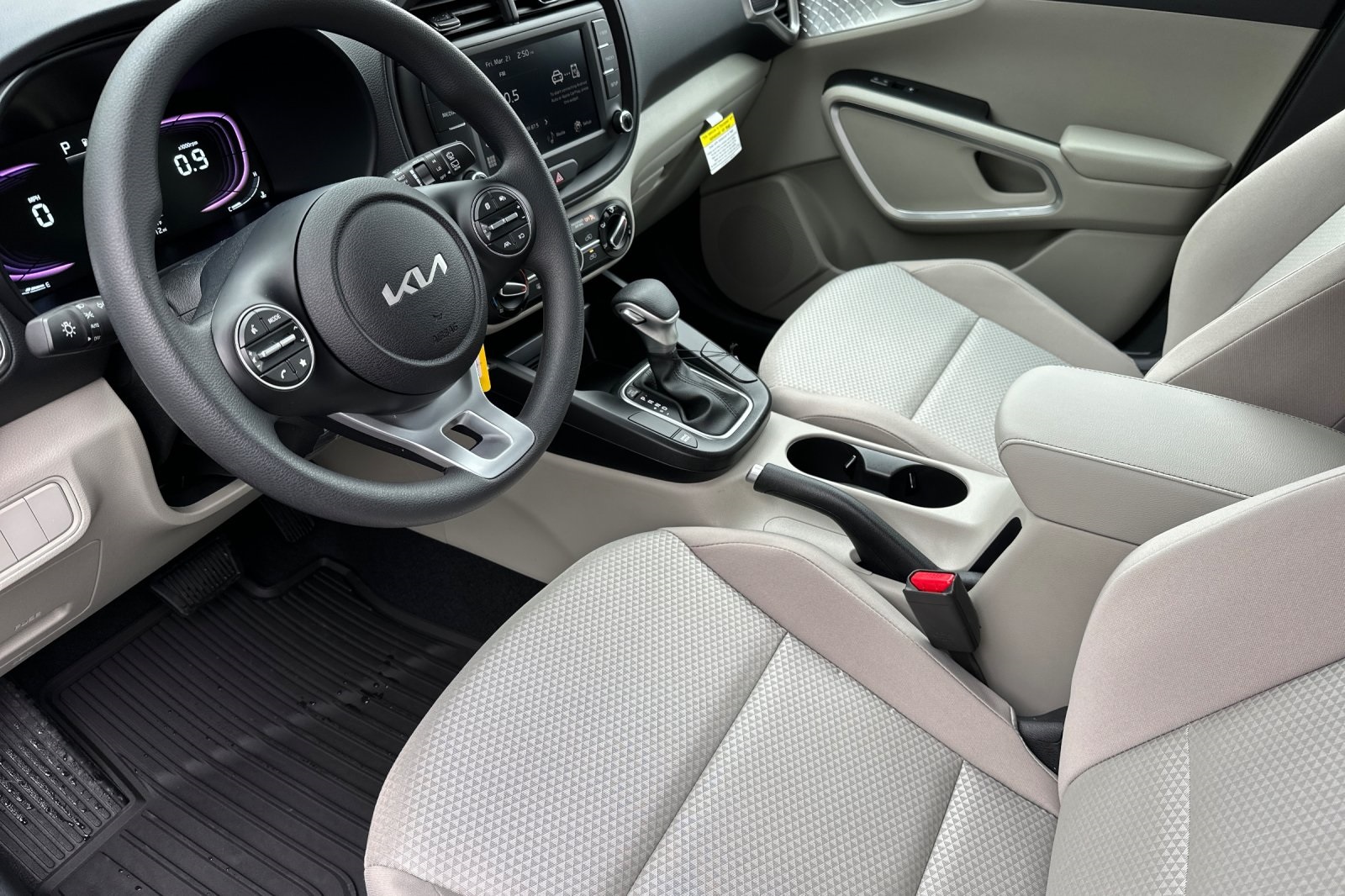 2025 Kia Soul LX photo 6