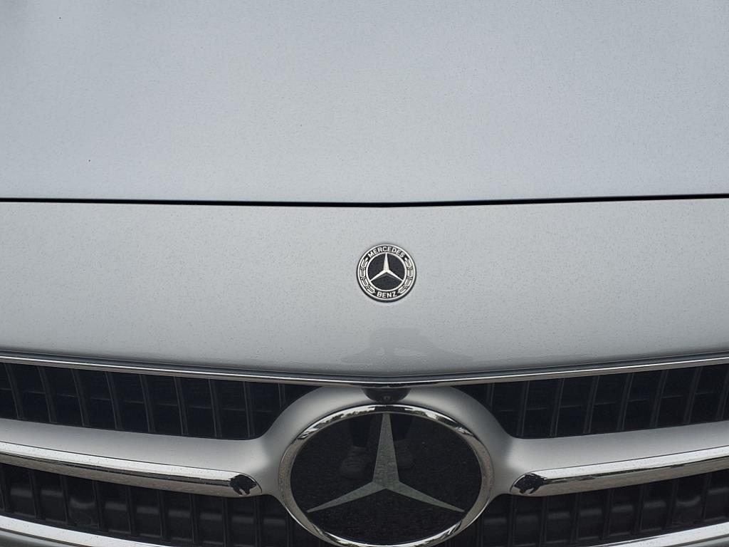 2025 Mercedes Benz C 300 photo 4