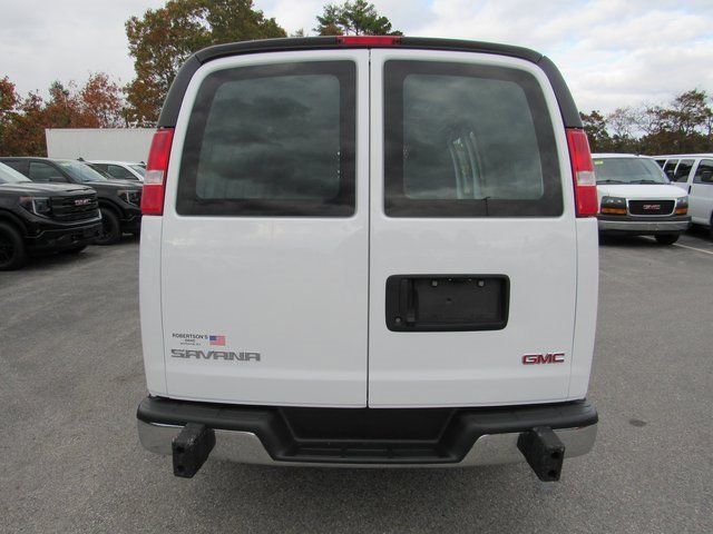 2024 Gmc Savana Cargo 2500 photo 3