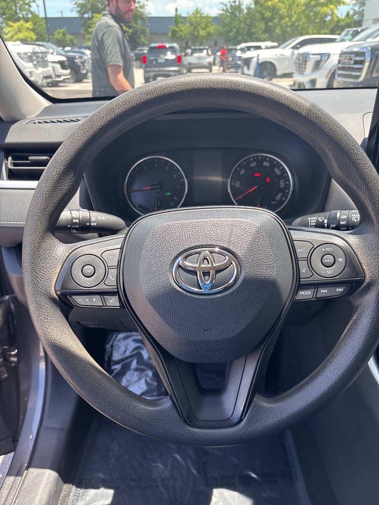 2021 Toyota RAV4 XLE photo 18