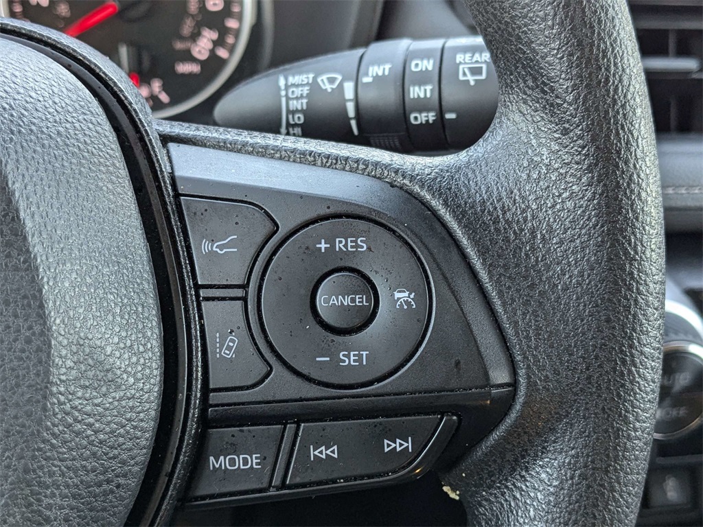 2022 Toyota RAV4 XLE photo 22