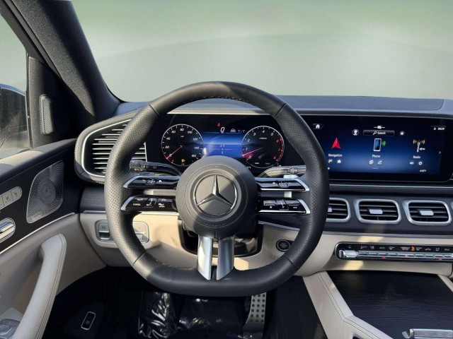 2025 Mercedes Benz GLS 450 4MATIC photo 9