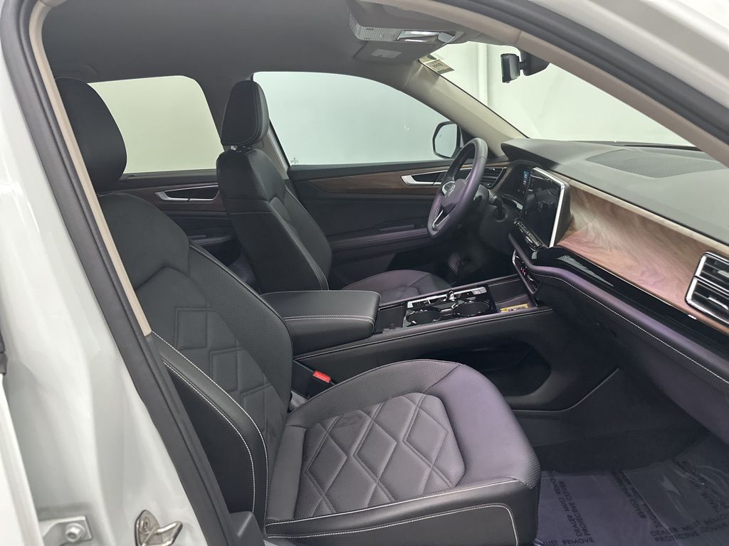 2024 Volkswagen Atlas SE Technology photo 25