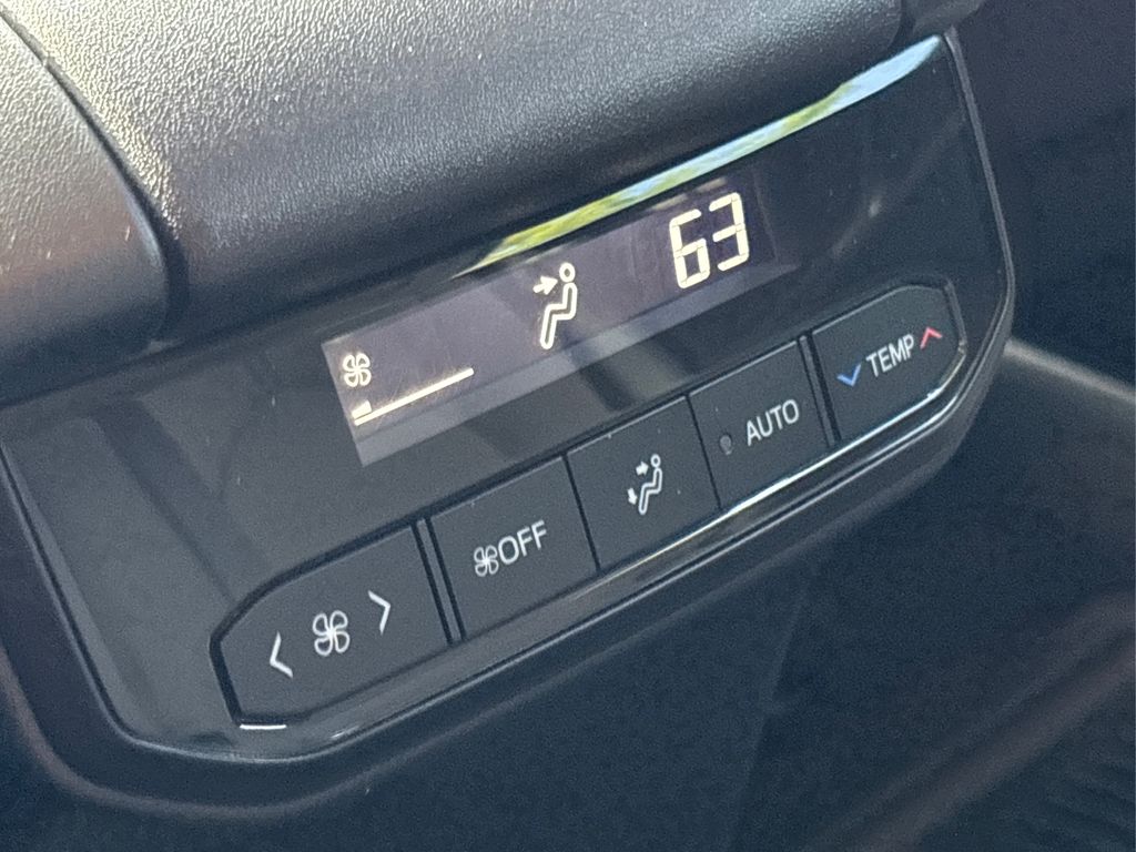 2023 Toyota Highlander L photo 28