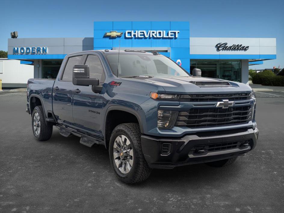 2025 Chevrolet Silverado 2500HD Custom photo 3