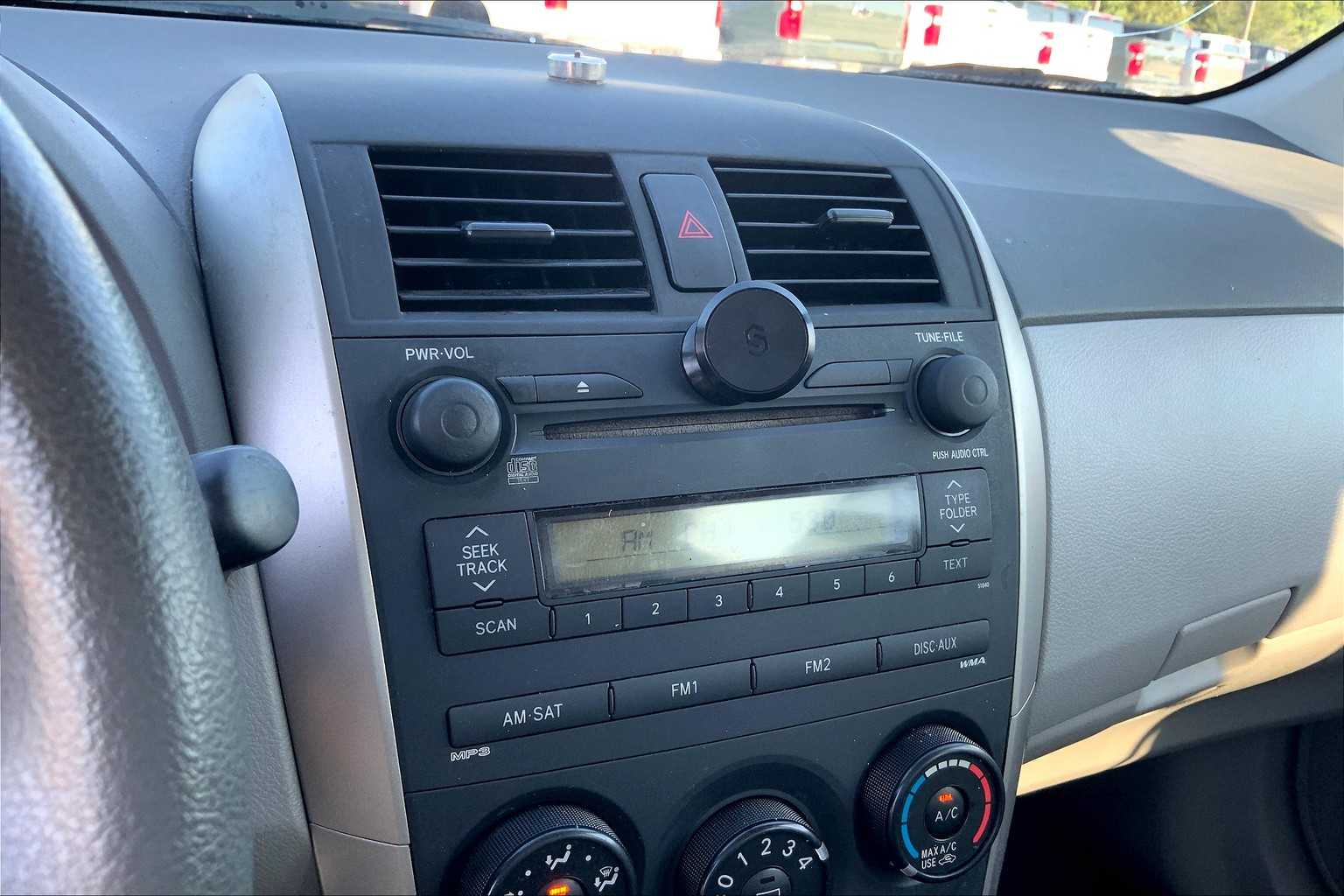 2009 Toyota RAV4 LE photo 32