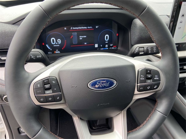 2025 Ford Explorer photo 8