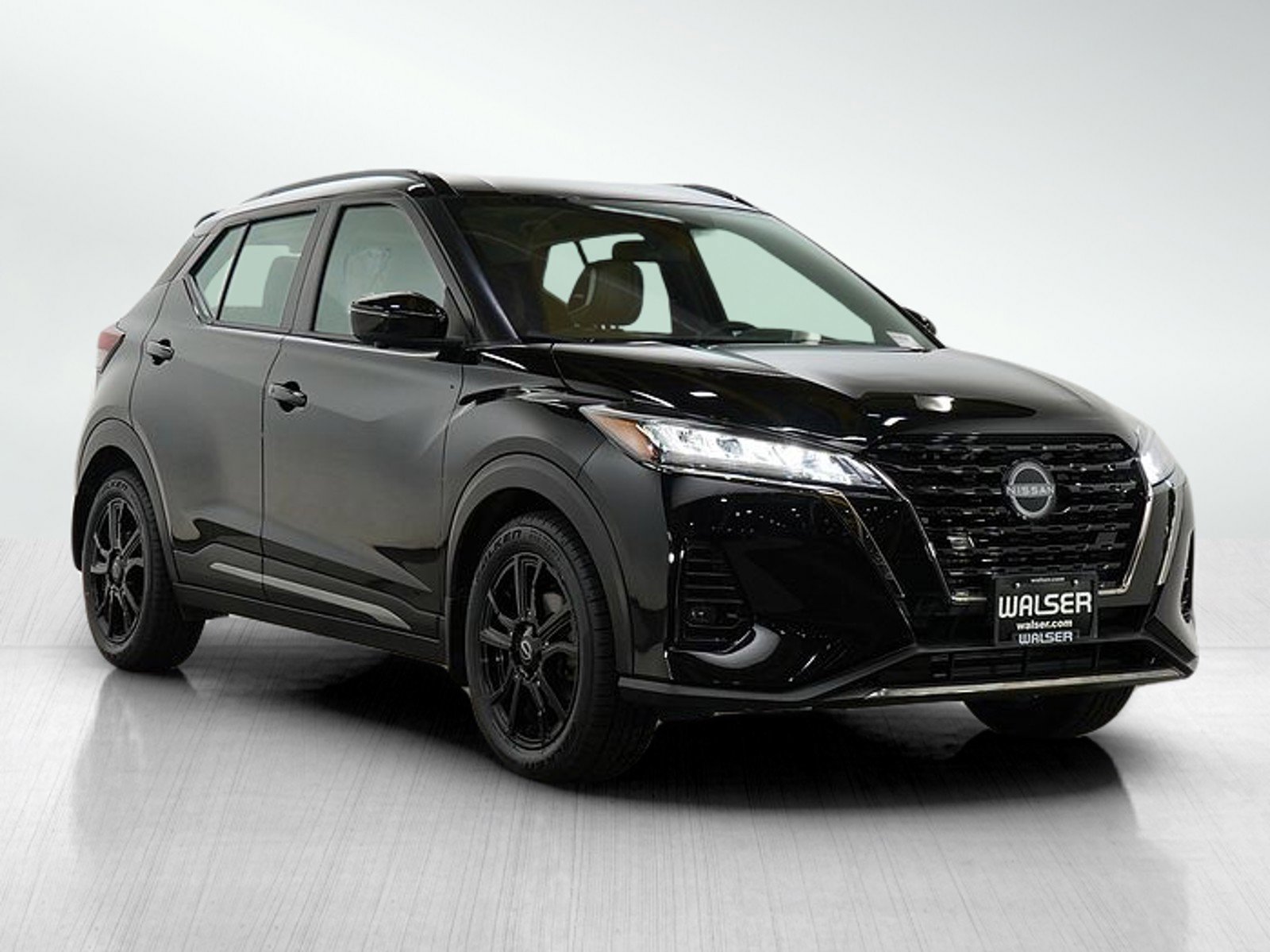 2023 Nissan Kicks SR photo 4