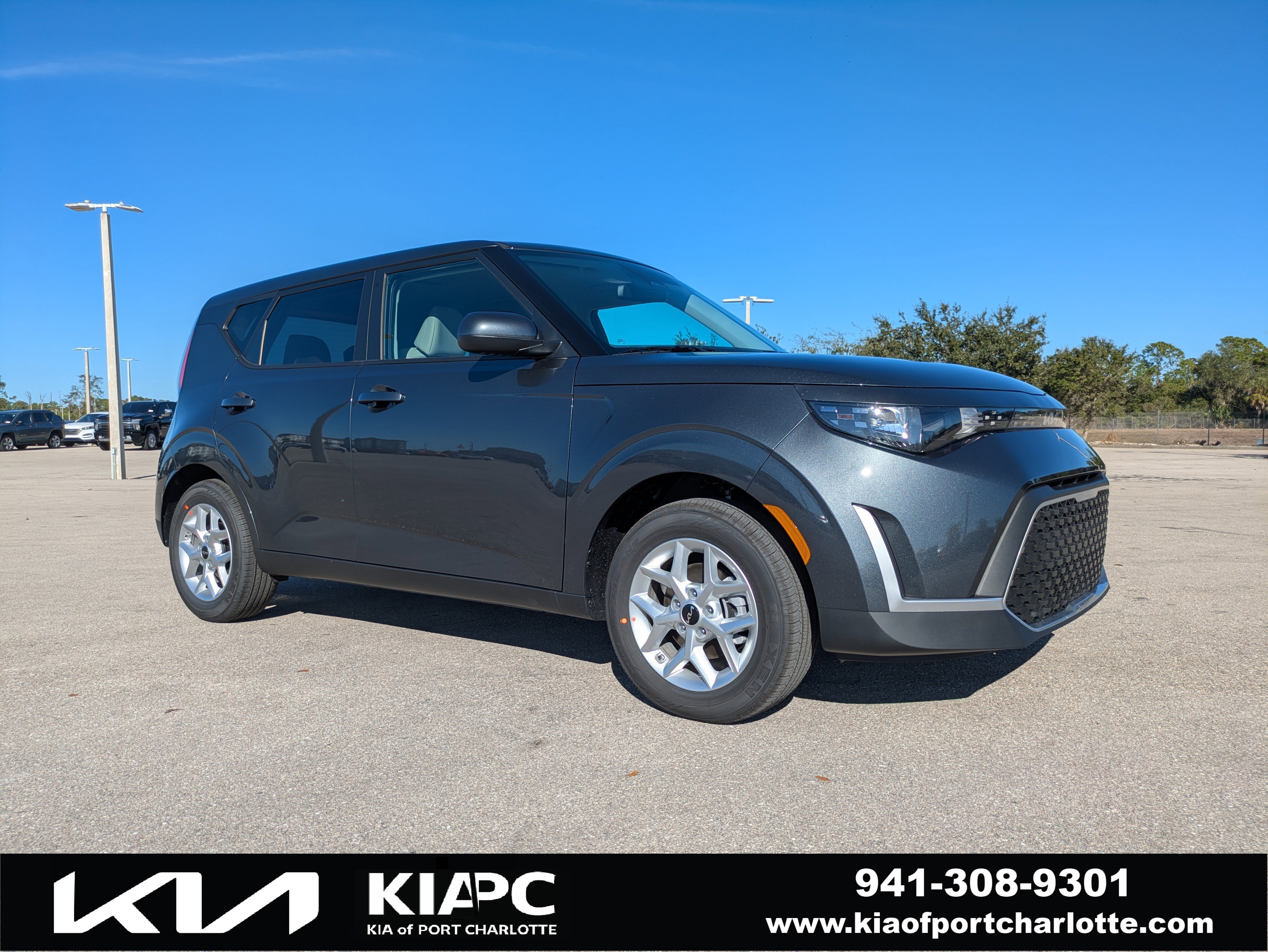 2025 Kia Soul LX's photo