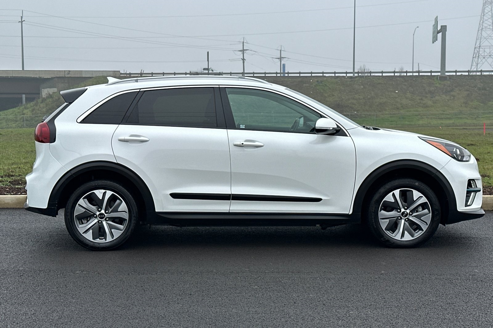 Used 2020 Kia Niro EX with VIN KNDCC3LG8L5053051 for sale in Eugene, OR