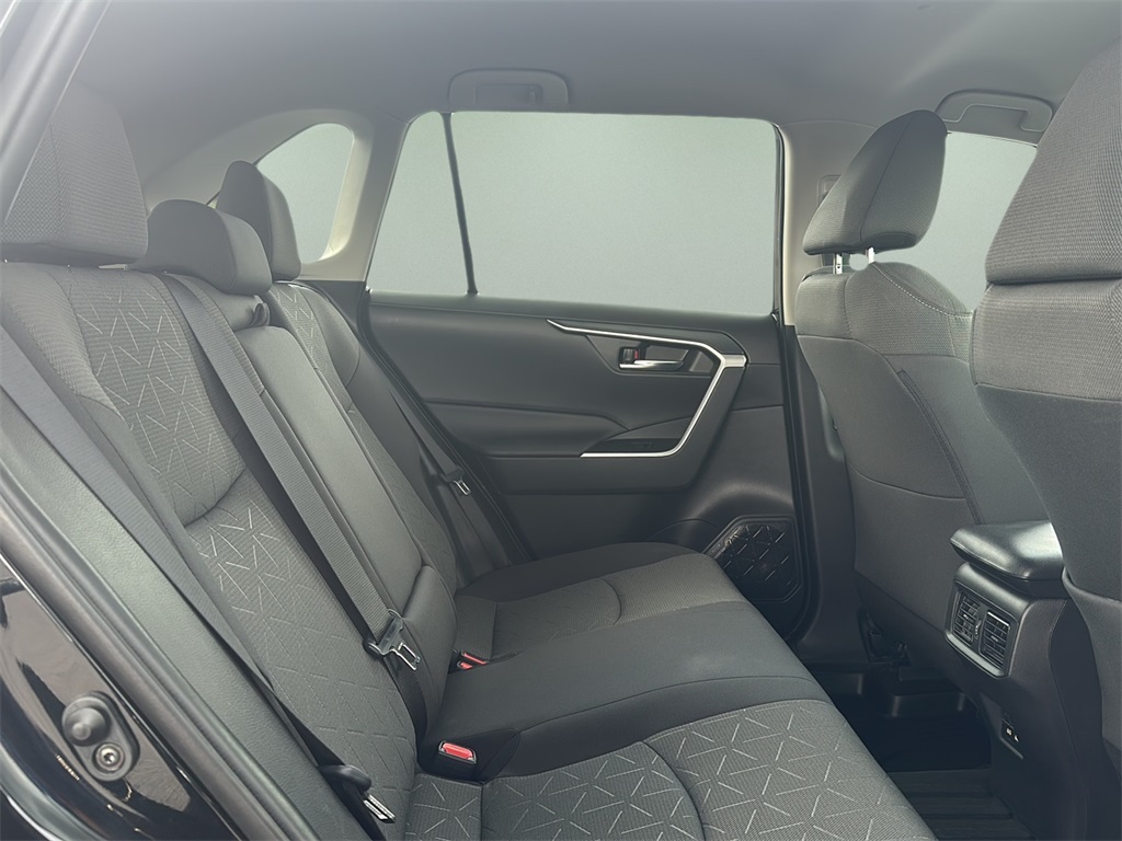2021 Toyota RAV4 Hybrid XLE photo 21