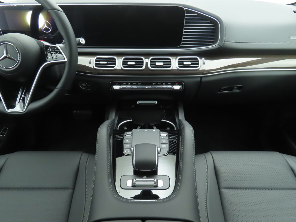 2025 Mercedes Benz GLS 450 4MATIC photo 13