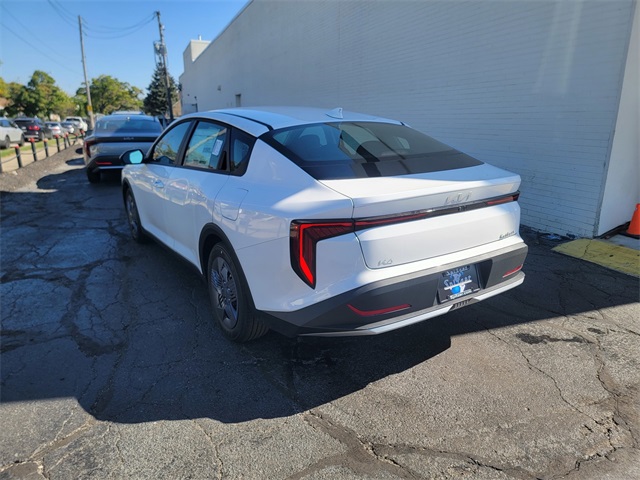 2025 Kia K4 LX photo 3
