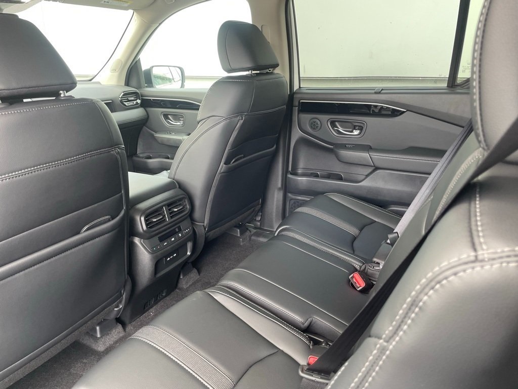 2025 Honda Pilot Touring photo 14