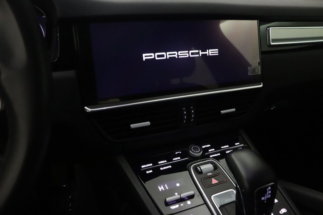 2022 Porsche Cayenne Coupe Base photo 9