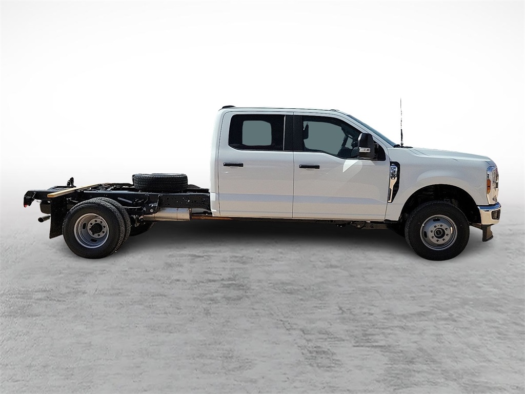 2025 Ford F-350 photo 12