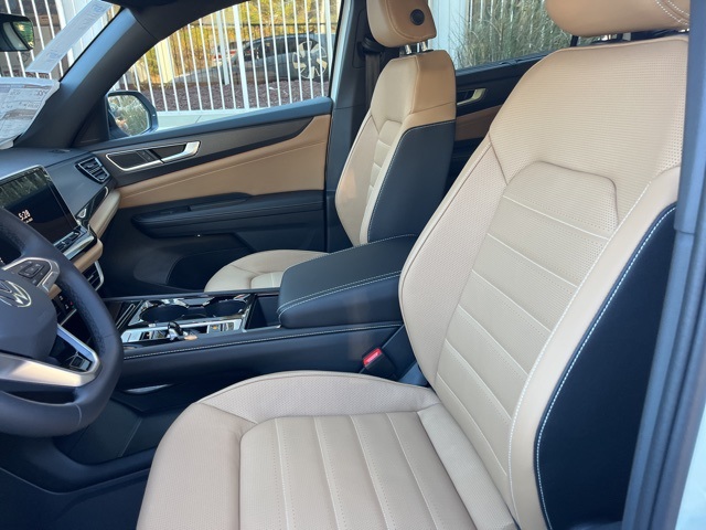 2026 Volkswagen Atlas Cross Sport SEL R-Line photo 4