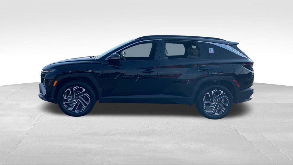 2025 Hyundai Tucson Hybrid Limited photo 2