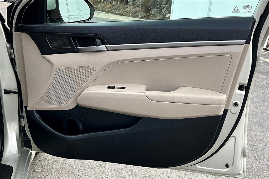 2017 Hyundai Elantra SE photo 11
